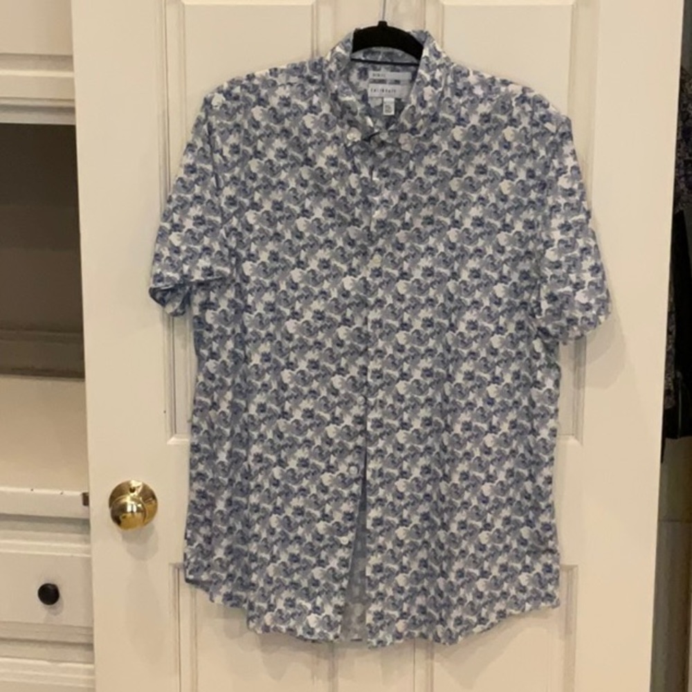 Blue short-sleeve floral button down